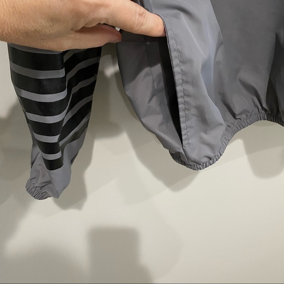 VS PINK Gray Hooded Windbreaker Pullover Oversized, Size Small - Picture 6 of 10